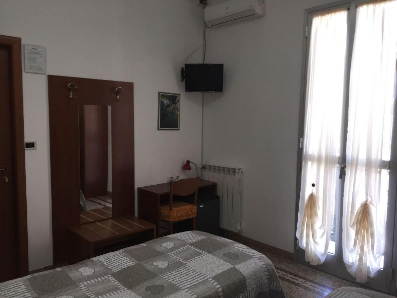 Hotel Lora Rda Luxury Bordighera Kültér fotó