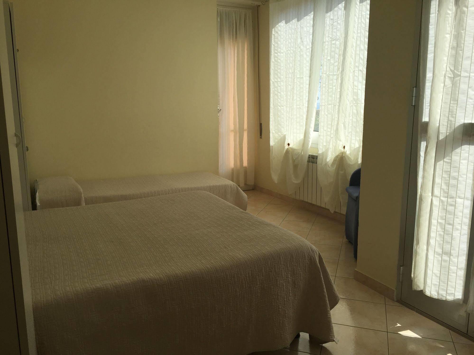 Hotel Lora Rda Luxury Bordighera Kültér fotó